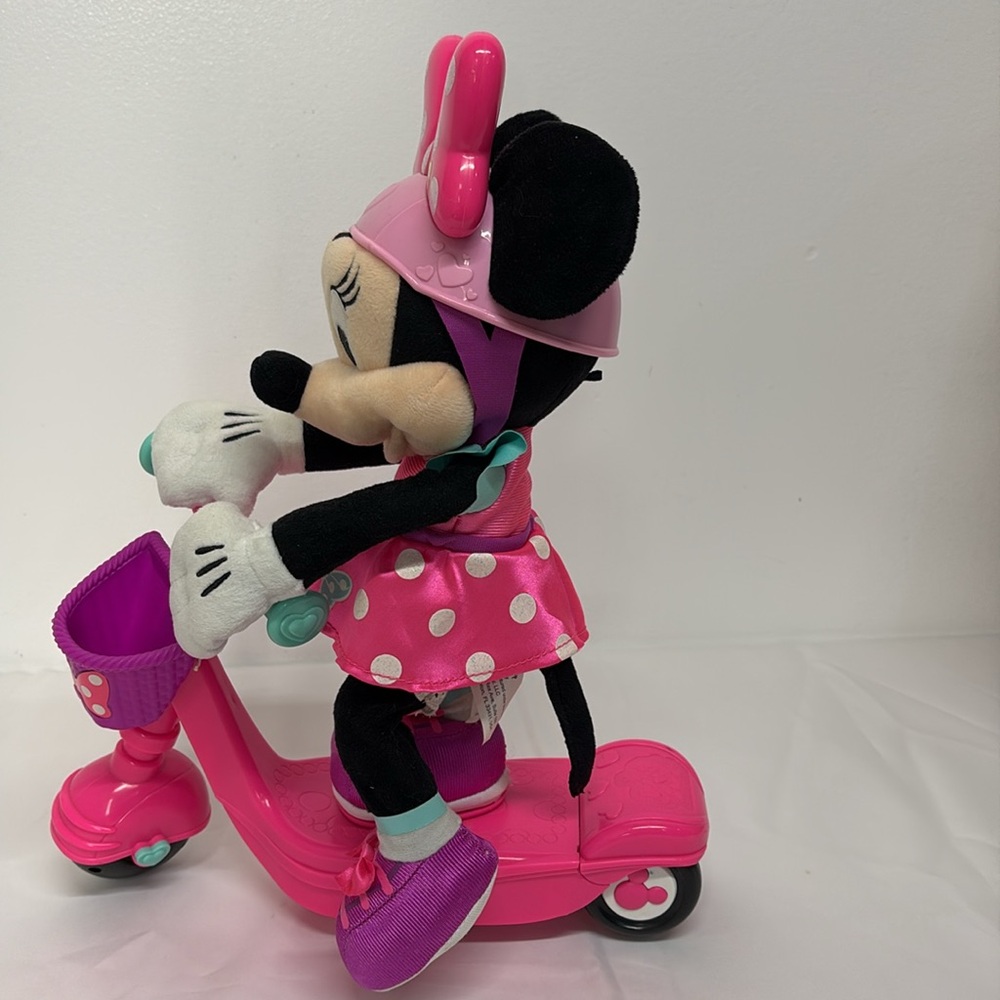 Disney| Scooter Minnie Mouse plush sing & spin toy, talking Minnie Mouse - Picture 2 of 10